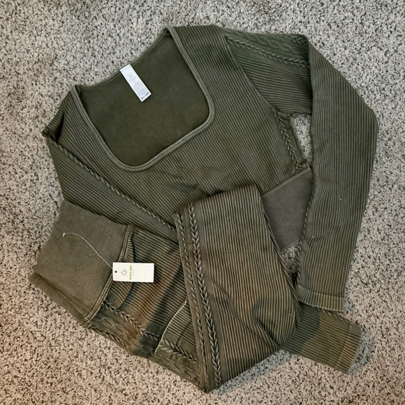OFFLINE By Aerie Seamless Cable Square Neck long sleeve + Leggings Two Piece - Picture 8 of 13